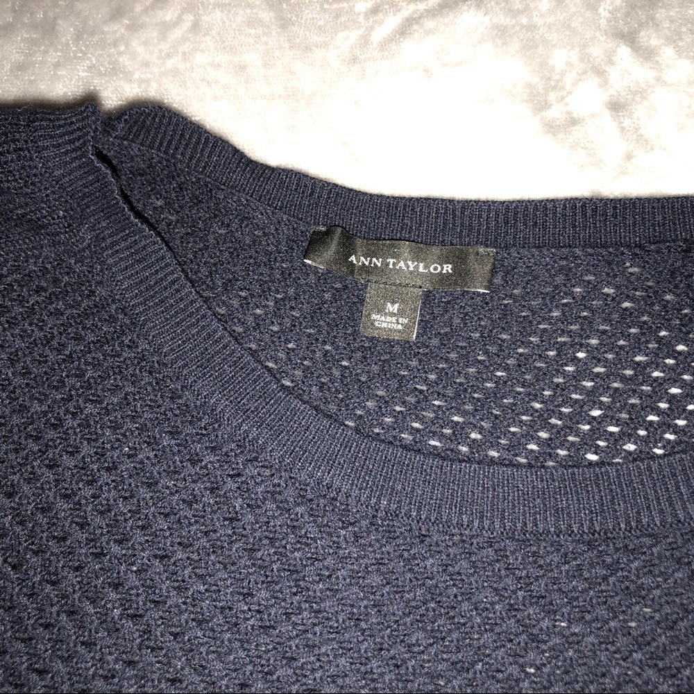 🛍 EUC Ann Taylor Sweater - open weave (M)